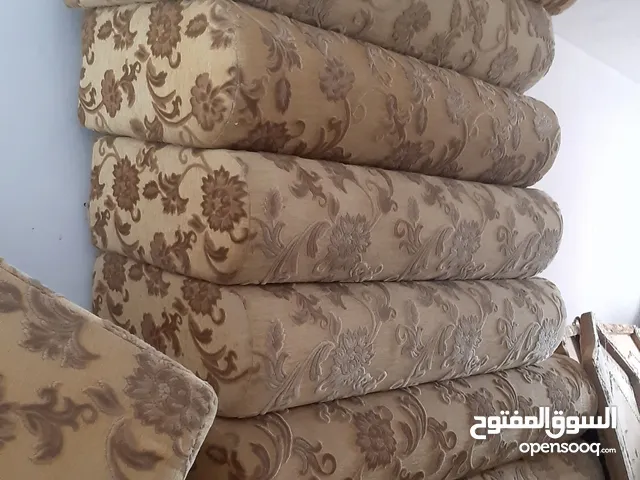 جلسة مستعملة نظيفة