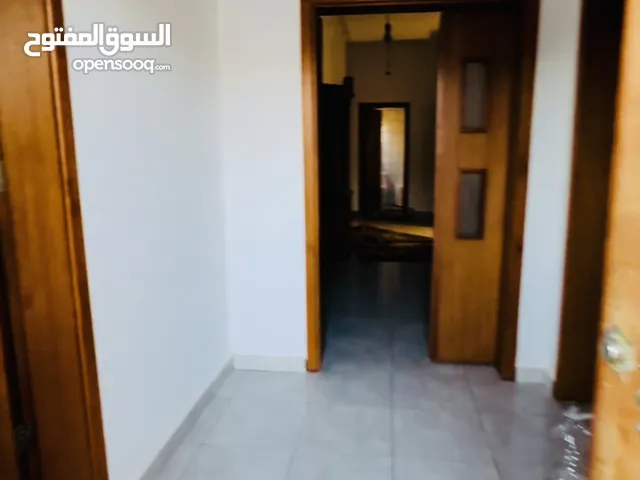 185 m2 4 Bedrooms Townhouse for Rent in Tripoli Ain Zara