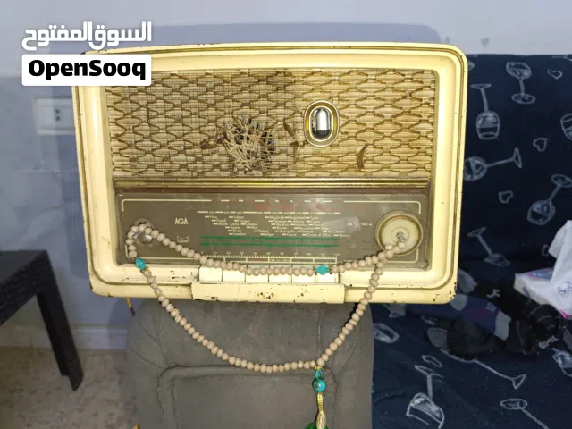 راديو قديم جدا مع مسبحة