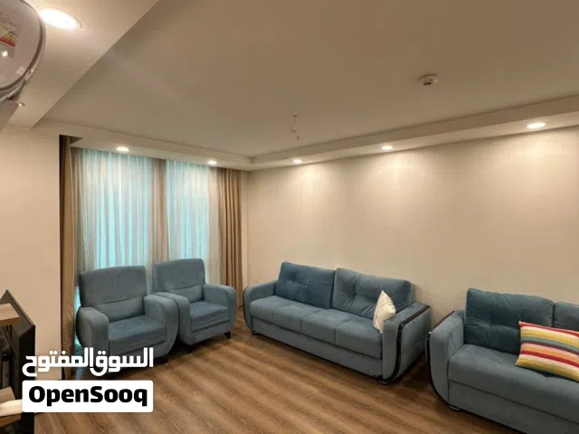 شقه للايجار في مجمع لايف تاورز المساحة 108 م