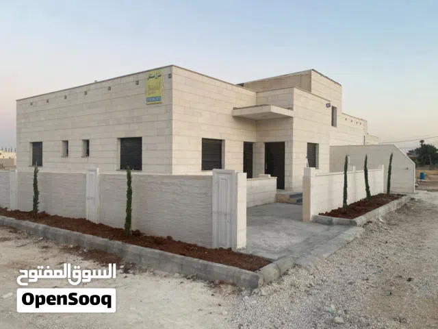 175 m2 3 Bedrooms Townhouse for Sale in Madaba Madaba Center