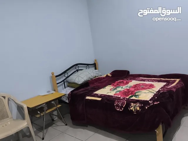 غرفة كبيرة مفروشة للإيجار لموظف