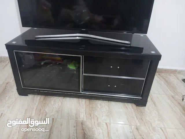 طاولة تلفزيون اسود