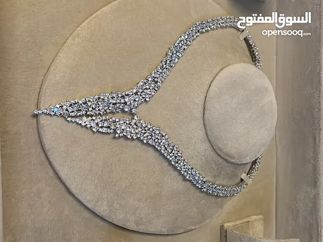 طقم انيق يحاكي الألماس