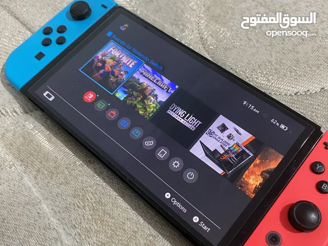 جهاز نيتندو سويتس اوليد بحالة ممتازه جدا مع سماعه نيتندو الأصلية و حساب به العاب وشاحن ويد للتحكم