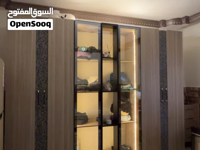 غرفة نوم مع الفرشه