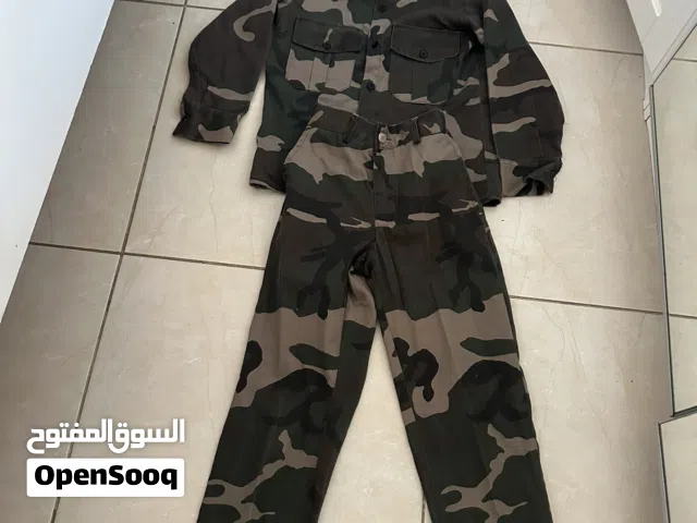 طقم عسكري بناتي او ولادي قياس 30 يعني 7 سنوات