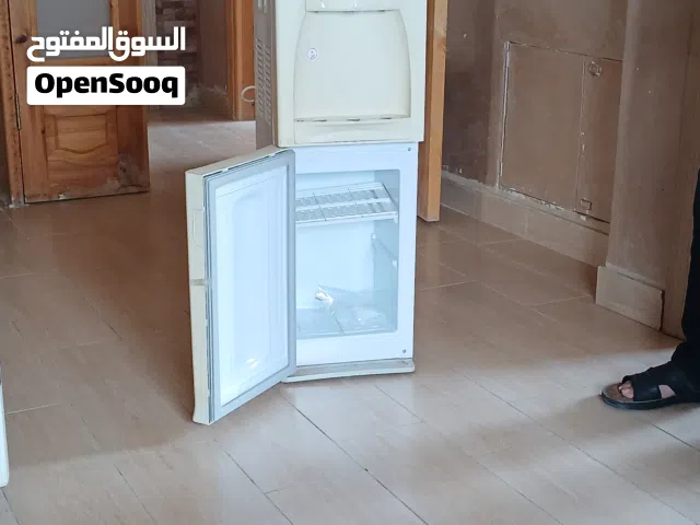 مبرد ومسخن ماء مع ثلاجة صغيرة