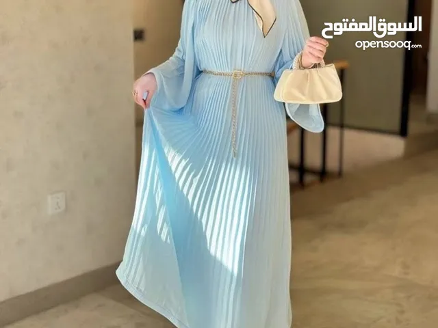 فساتين وعبايات
