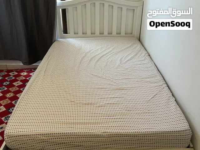 سرير للبيع