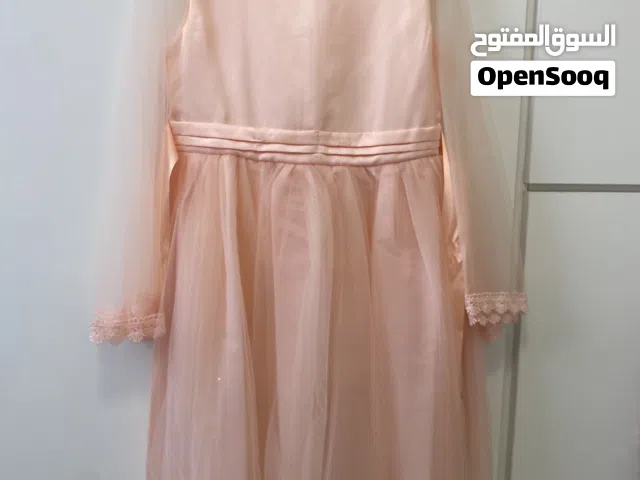 فستان أطفال مشمشي لميع نافش بحاله ممتازه