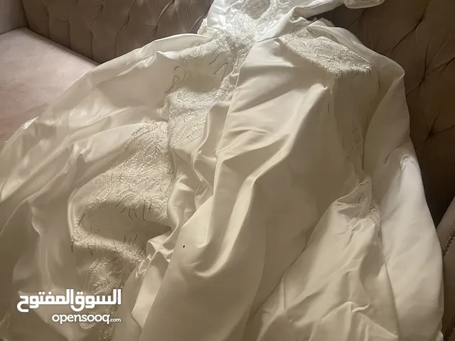 فستان زواج عرائس للبيع مستعمل نظيف ومفصل تفصيل