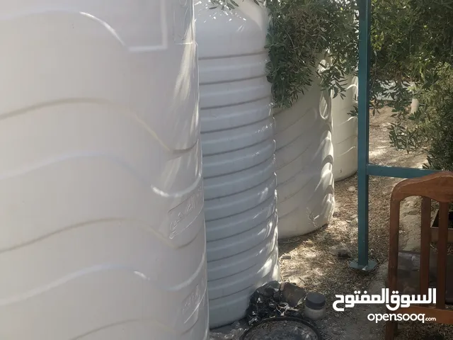 خزانات عدد 4 للبيع مستعمل خفيف شبه جديد