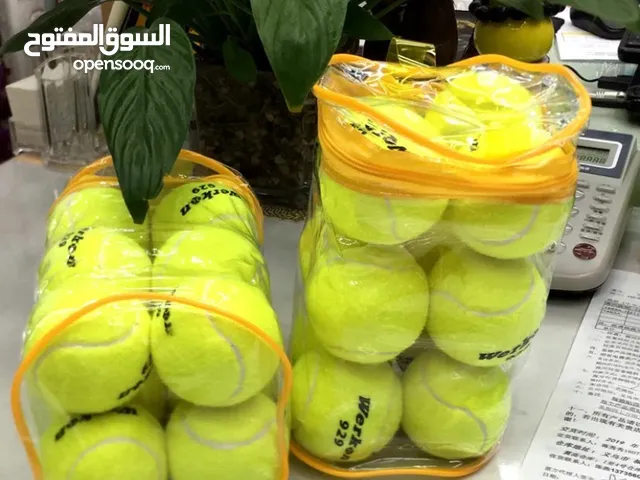 علبة كرات تنس ارضي