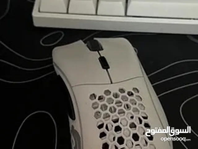 High-Performance Gaming Mouse with Ergonomic Design and akko keyboard