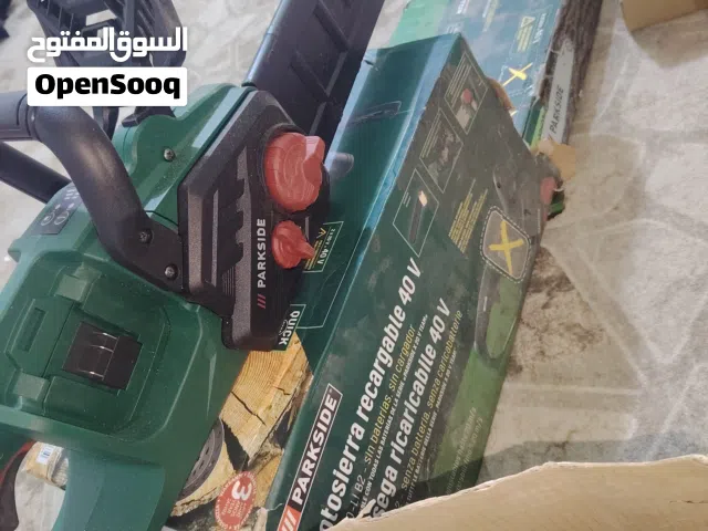 منشار خشب نضيف جديد بعده بكارتونه