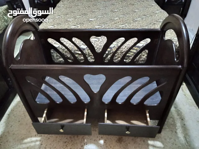 تخت بيبي خشب زان من عمر يوم لعمر اربع سنوات بحالة ممتازة للبيع