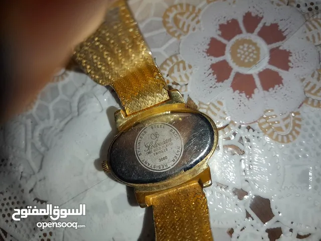 ساعه نسائيه مطليه ذهب