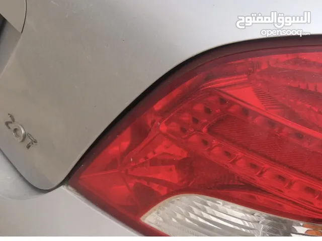 بيجو 207 2012 للبيع السياره صار فيها حادث الضربه جايه بنص السياره من جنب السايق