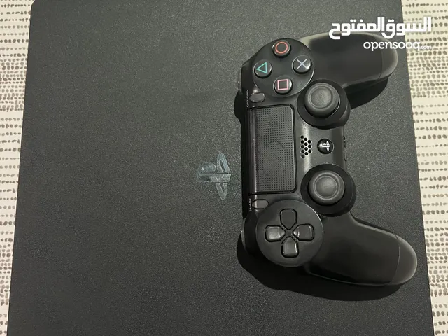 PS4 Slim with CD;850GB;Very good condition. PS4 Slim مع CD؛850GB؛حالة جيدة جدًا.