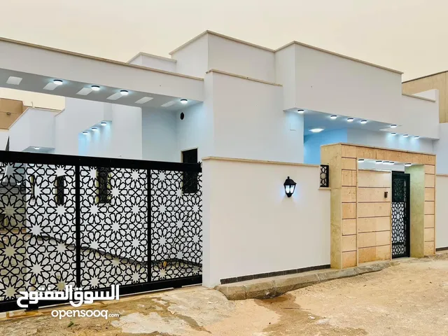 165m2 3 Bedrooms Townhouse for Sale in Tripoli Ain Zara