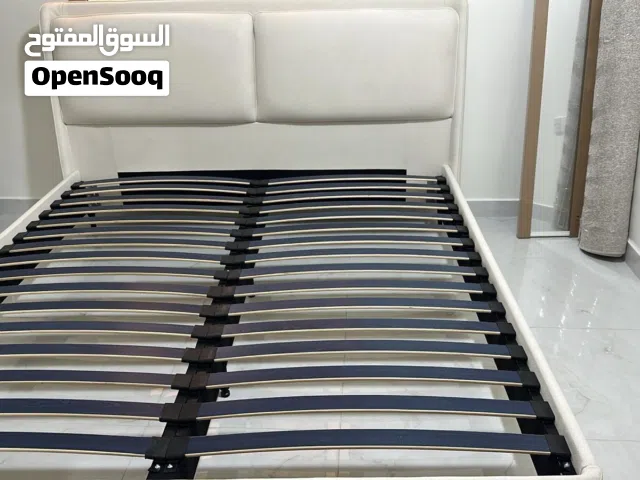 سرير مقاس 180 بي 200 من صفات هوم