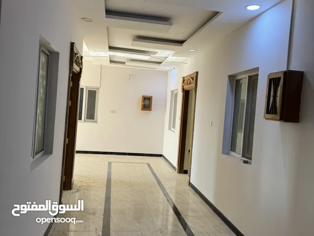 طابق يحتوي علئ 6 شقق للايجار