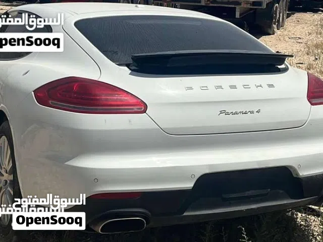 باب سيارات (أودي/ جولف / بورش )  فقط 40  دينار  للباب عررررض شهر 6  / اليارة لقطع السيارات