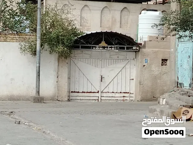 بيت بالقبله  حي الجامعة قرب البريد موقع ممتاز قريب ع الشارع
