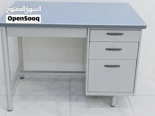 مكتب حديد شبه جديد 4 ادراج  السعر 15 دينار قابل للتفاوض  في المعقول