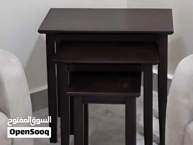 3 طاولات خشب صغيرة