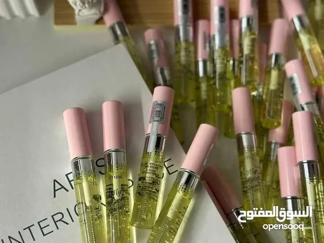 تطويل وكثافة الرموش و الحواجب
