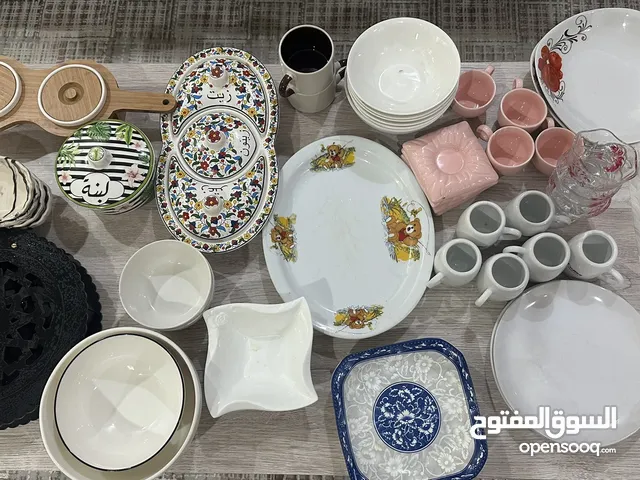 ادوات مطبخ وكاسات وصحون