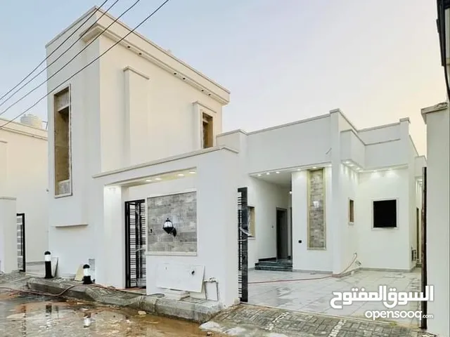 165m2 3 Bedrooms Townhouse for Sale in Tripoli Ain Zara