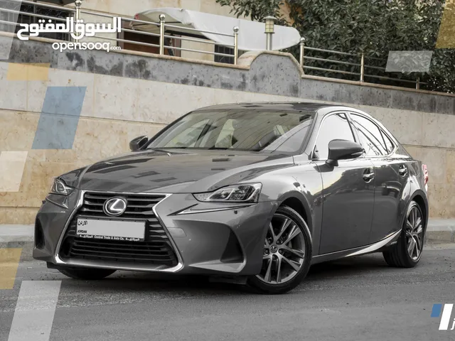 Lexus IS300H 2018 - للبيع