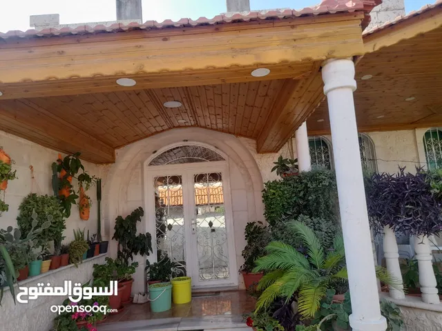 منزل (شبه فيلا) للبيع اربد (حوارة)