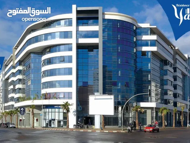 شقة رائعة للبيع وسط اكادير في إقامة محروسة و مرءب ارضي