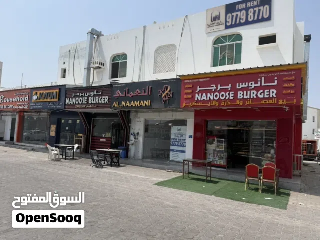 محل لايجار  اول خط من الشارع الرئيسي موقع حيوي ونشط مقابل محطة المها وسلطان للتسوق