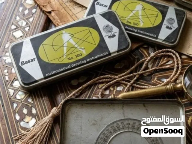 تخزين قديم من الستينات علبه هندسه معدن بحاله ممتازه بسعر