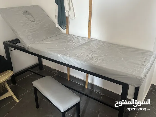 تخت مساج جديد +مغسلتين شعر استخدام صالون