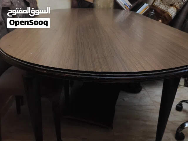 طاولة خشب زان بحالة ممتازة