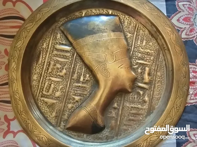 تحفة نادرة على شكل طبق نحاسي
