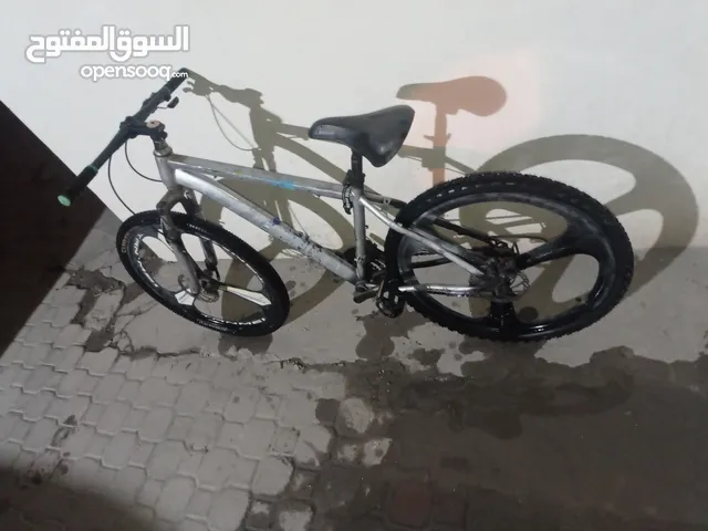 دراجة هوائية جبلية نظيفة بحالة ممتازة