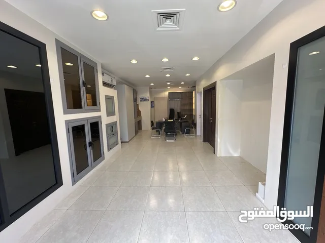 محل في الري شارع 23 بجانب بيت زون والبنك التجاري موقع مميز