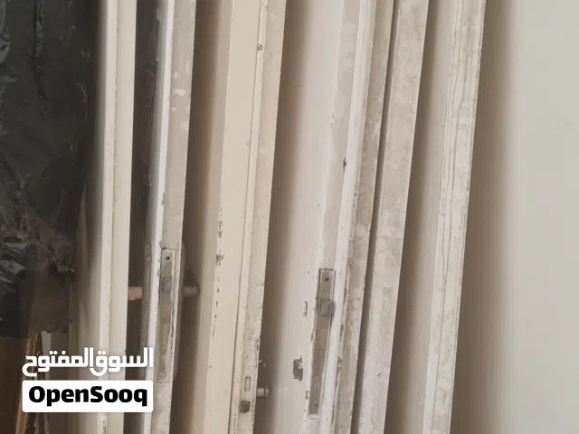 ابواب خشب لبيع  مستعمله بس انضيفه وتقيله وبسعر طري