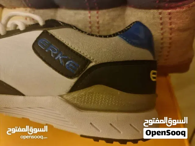 بوط رياضة رجالي جديدة قياس 42 للبيع