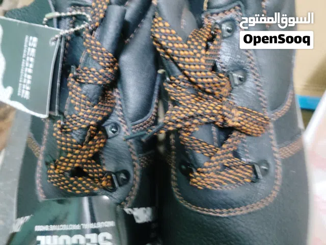 احذيه. وساعات