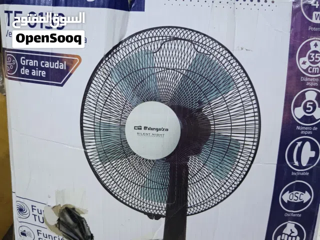 هذه مروحة مكتبية من طراز Orbegozo TF 0139 باللون الأسود.تتميز بقدرة 45 وات وتتضمن 5 شفرات لتوفير تدف