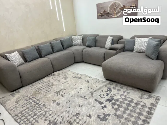 كورنر ريكلاينر تصميم عصري مداخل شاحن وحامل اكواب والضهر بيرجع كهرباء شي فخم