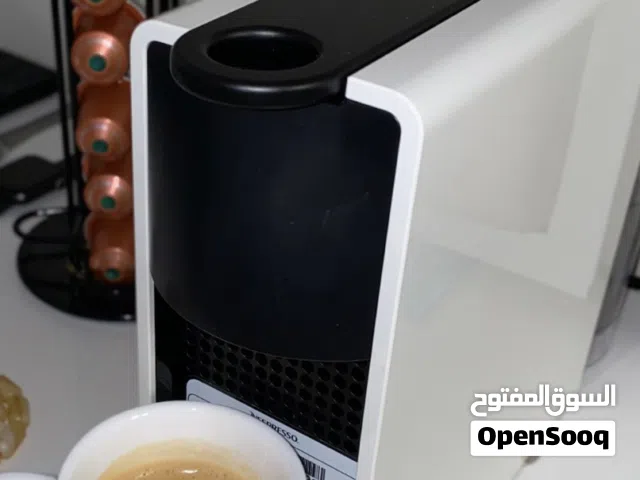 ماكينه قهوه اسبريسو ( نيسبريسو ) نظيفة جداً مع الاستاند
